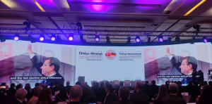 Burhaniye Belediyesi, Türkiye-Almanya Kardeş Şehirler Zirvesi’ne katılarak uluslararası iş birliğini güçlendirdi. Tarık Erdil’in katıldığı zirvede, kapsayıcı şehir vizyonu ve demokratik katılım vurgusu öne çıktı.
