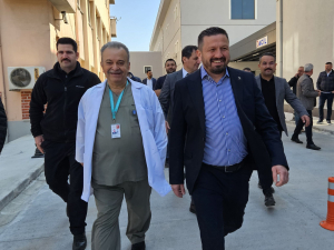 AK Parti Balıkesir İl Başkanı Mehmet Aydemir, Balıkesir Devlet Hastanesi’ne kazandırılan yeni ek binayı ziyaret etti. Modern teknolojiyle donatılan yapı sağlık hizmetlerine yeni soluk getiriyor.