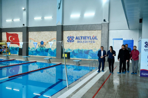 Altıeylül Belediyesi, Gazi Mustafa Kemal Atatürk Yaşam Kompleksi’ni baştan aşağı yeniledi. Yenilenen yüzme havuzu ve pilates salonu, modern ekipmanlarıyla vatandaşlara konforlu bir spor ortamı sunuyor.