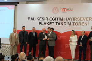Burhaniye Ticaret Odası, özel eğitim alanındaki katkılarından dolayı Milli Eğitim Bakanı Yusuf Tekin tarafından ödüllendirildi. Detaylar haberimizde.