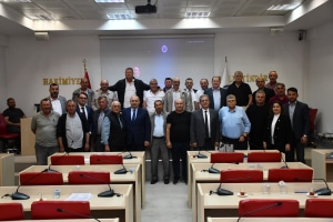 BASKİ, Balıkesir Büyükşehir Belediye Başkanı Ahmet Akın’ın talimatıyla Gönen’de muhtarlar ve çiftçilerle tarımsal sulama toplantısı düzenledi. Kuraklık ve sezon planlaması ele alındı.