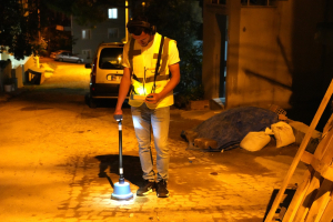 Balıkesir Büyükşehir Belediye Başkanı Ahmet Akın liderliğinde Ayvalık’ta başlatılan altyapı seferberliği ile yıllardır süren su kaybı sorunu sona eriyor. Teknolojik altyapı yatırımlarıyla 16 bin kişilik su kaybı önlendi.