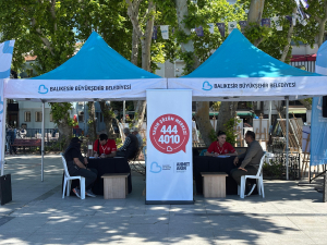 Balıkesir Büyükşehir Belediyesi, Bandırma’da vatandaşların görüşlerini yerinde dinledi. Başkan Akın, ortak akılla sürdürülebilir bir gelecek hedefliyor.