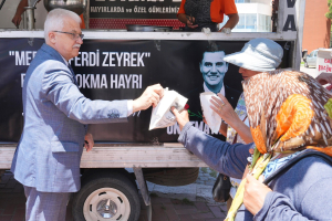 Burhaniye Belediyesi, hayatını kaybeden Manisa Büyükşehir Belediye Başkanı Ferdi Zeyrek’i lokma hayrı ile andı. Anma etkinliğine siyasi temsilciler ve vatandaşlar katıldı.