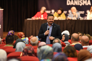 AK Parti Balıkesir İl Başkanlığı, 26 Temmuz Cumartesi günü Hasan Can Kültür Merkezi’nde gerçekleştirilecek İl Danışma Meclisi Toplantısı için hazırlıklarını tamamladı. İl Başkanı Mehmet Aydemir, teşkilat mensuplarına birlik mesajı verdi.