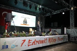 Prof. Dr. Naci Görür Edremit Kitap Fuarı konuşması
Muzaffer Özdemir bağlama dinletisi
Zeynep Oral söyleşi Edremit Kitap Fuarı
Barbaros Şansal imza günü
Edremit Belediye Başkanı Mehmet Ertaş fuar açıklaması