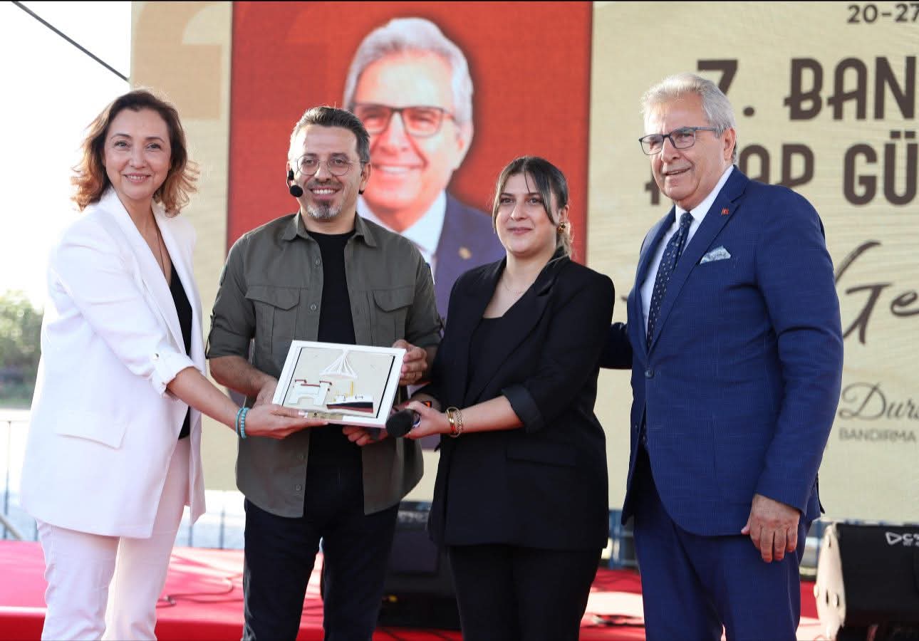 Bandırma Kitap Günleri’nde Dolu Dolu Bir Gün Daha: Meydan Kitapla, Sanatla, Müzikle Şenlendi