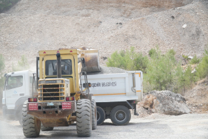 Balıkesir Büyükşehir Belediyesi, Dursunbey’in Delice Mahallesi’nde 11 kilometrelik sathi kaplama çalışması yaparak yolu modern ve konforlu hale getirdi.