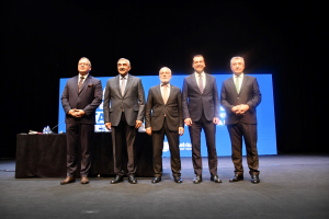 “Balıkesir Kitap Fuarı’nda yazarlar ve okurlar Avlu Kongre ve Kültür Merkezi’nde bir araya geldi.”