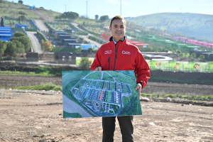 Başkan Ahmet Akın tesiste incelemelerde bulunurken