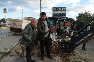 Burhaniye Belediyesi Fen İşleri ekiplerinin yol ve altyapı çalışmaları