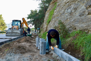 Burhaniye Enver Güreli Caddesi’nde yapılan yaya ve bisiklet yolu çalışmaları