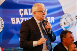 Burhaniye Belediye Başkanı Ali Kemal Deveciler basın mensuplarıyla 10 Ocak Çalışan Gazeteciler Günü’nde bir araya geldi