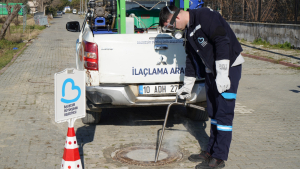 Balıkesir Büyükşehir Belediyesi ekiplerinin kış aylarında haşerelere karşı yaptığı ilaçlama çalışmaları