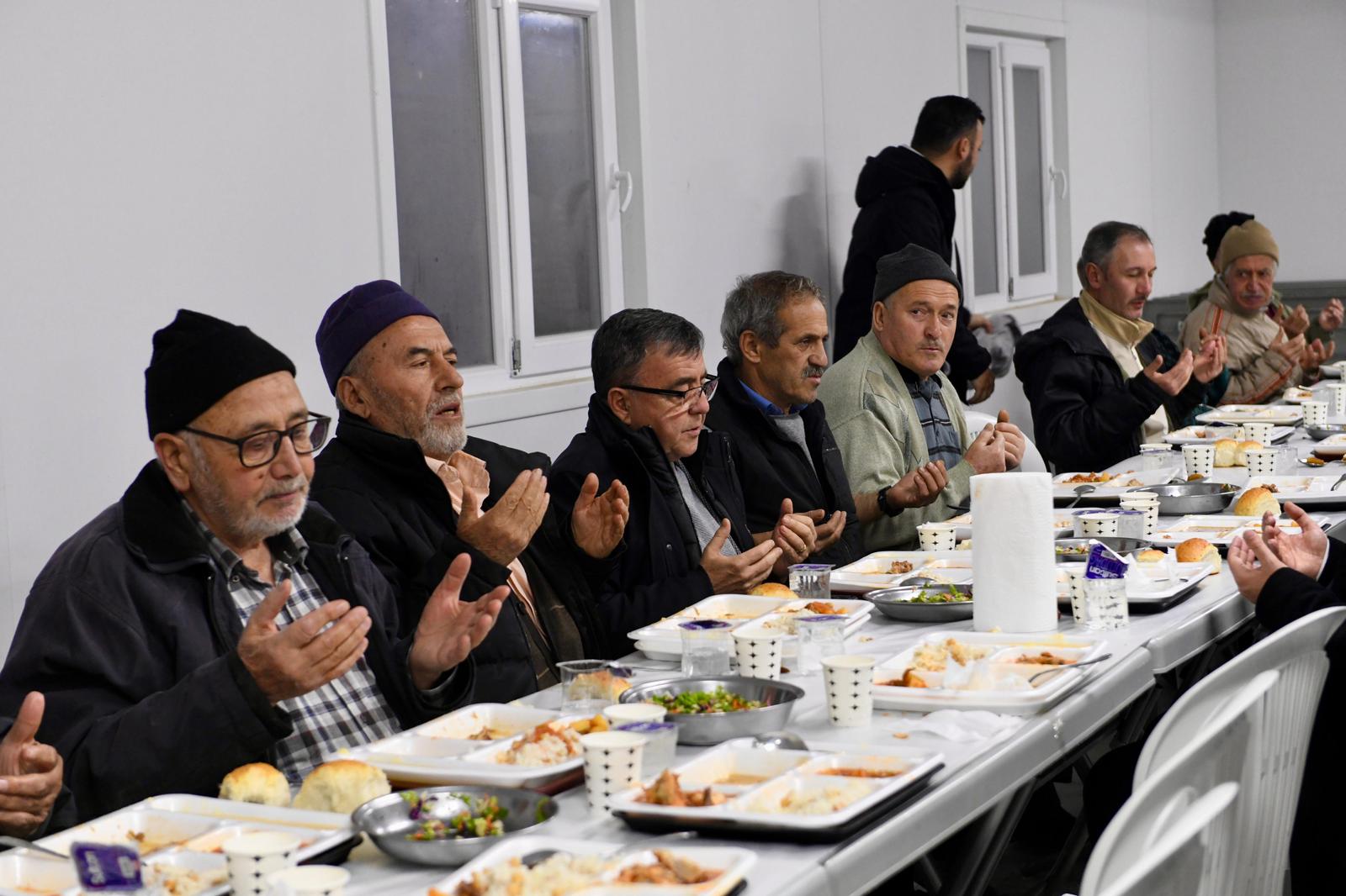 Taşpınar Köyü’nde Ramazan’ın İlk İftarı Birlik ve Dayanışmayla Yapıldı