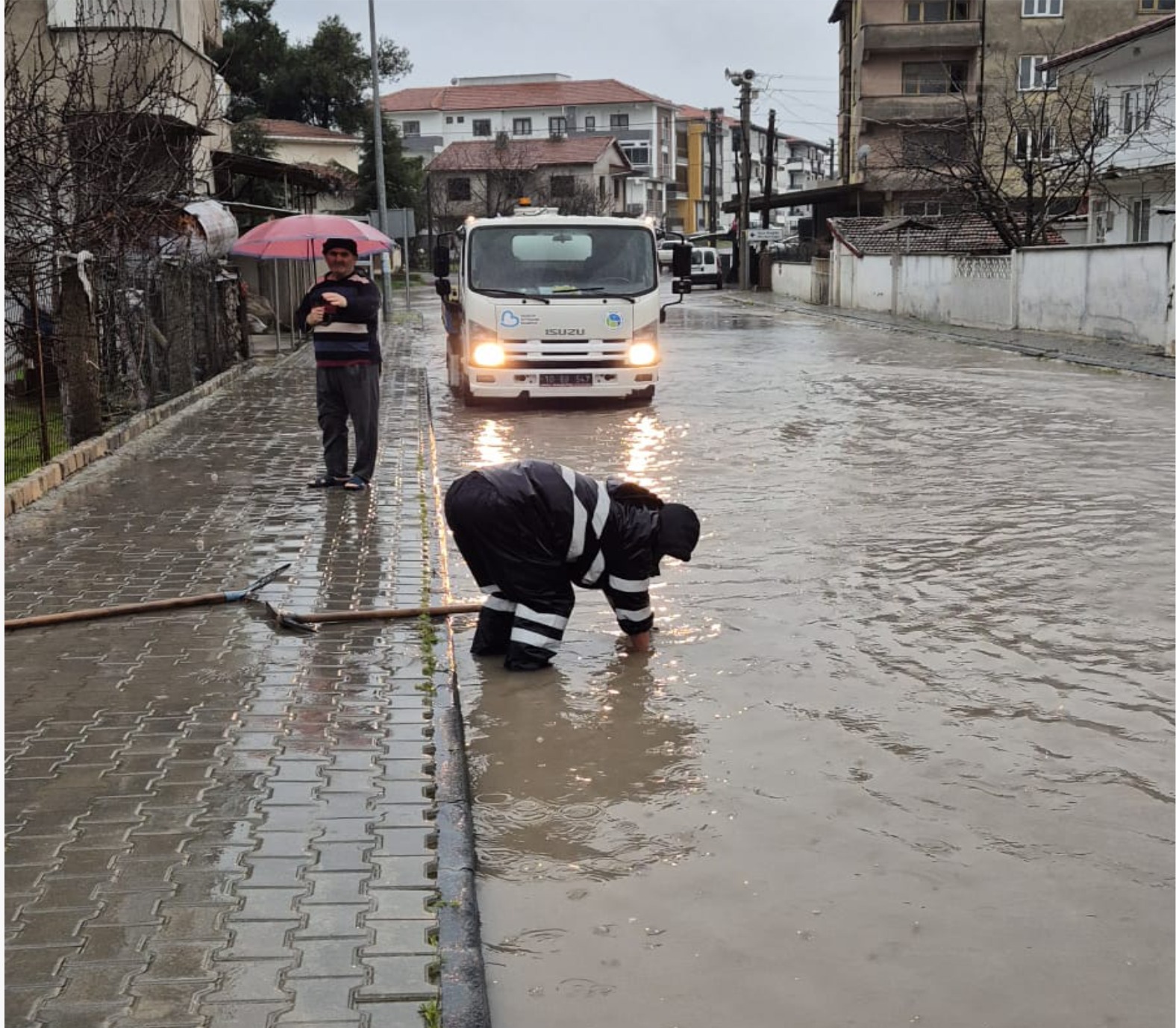 Başkan Akın’ın talimatıyla sahadan ayrılmayan BASKİ tedbiri elden bırakmıyor