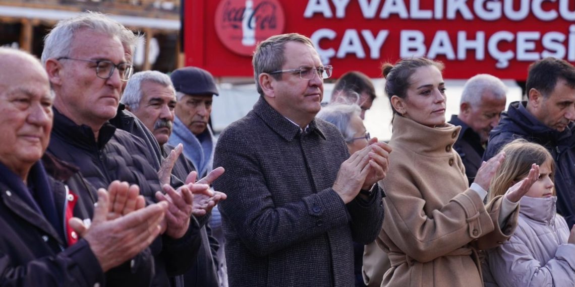 Ayvalık’ta Milli İrade Nöbeti: Belediye Başkanlarından “Demokrasiye Dokunma” Çağrısı