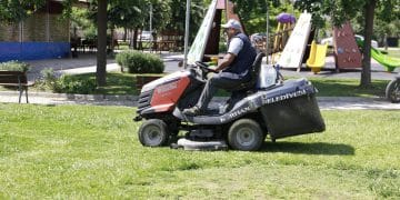 BURHANİYE’DE YAZ SEZONU VE BAYRAM ÖNCESİNDE PARK VE YEŞİL ALANLARDA YOĞUN MESAİ