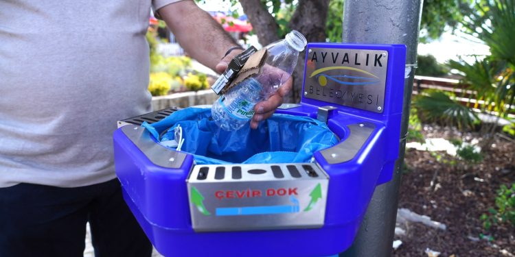 AYVALIK’TA YENİ NESİL ŞEFFAF ÇÖP POTASI DÖNEMİ…