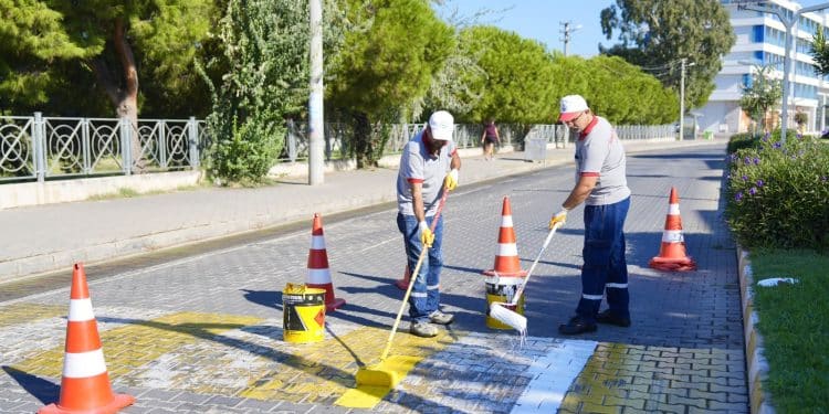 BURHANİYE’DE YOL YAPIM, BAKIM VE ONARIM ÇALIŞMALARINDA YOĞUN MESAİ